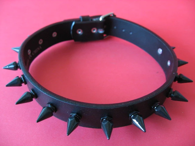 DISCOBOLE Collier Gothique Cuir Clouté